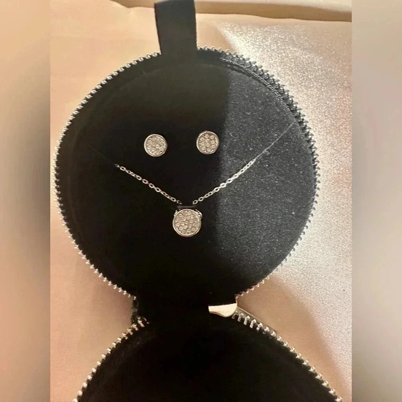 WHBM Silver & Rhinestone Earrings & Necklace Set With Gift Box - Picture 6 of 7